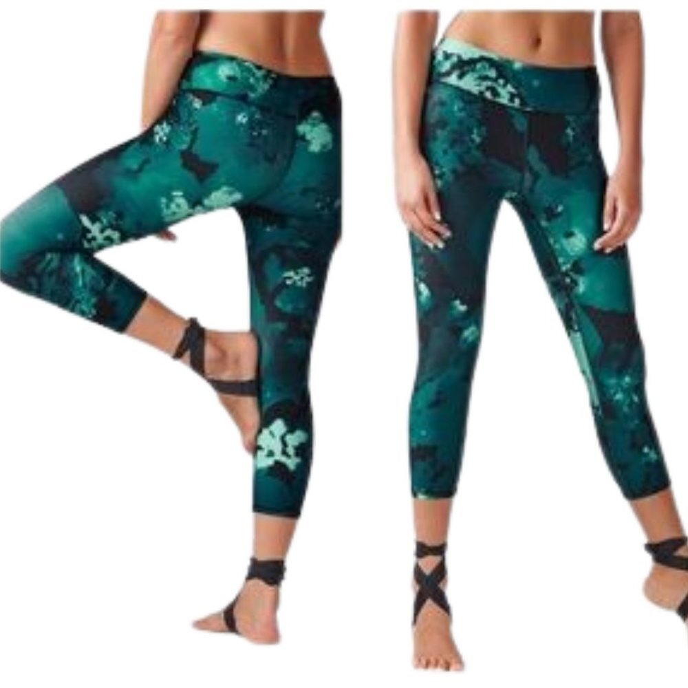 Fabletics Nocturnal Floral PowerHold Midrise Capri - Green - S